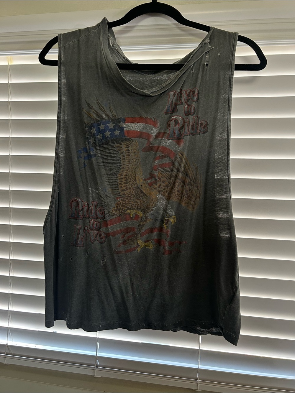 Distressed Sleeveless Eagle & Flag Graphic Tank - Gray